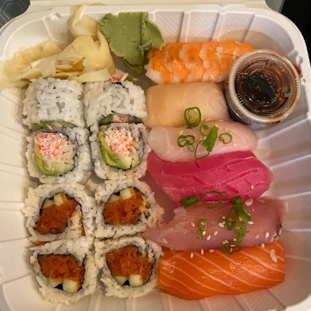 Sushi Combo  (6pc nigiri chefs choice, 4pc Spicy Tuna R, 4pc Cali R).