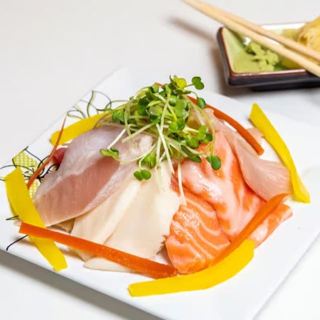 Mixed Sashimi  (12pc Chefs choice).